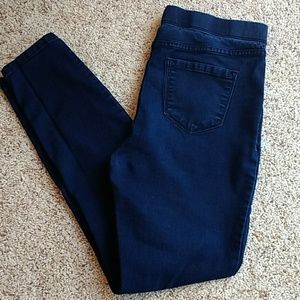 St. John's Bay skinny leg pull on jeans size 6